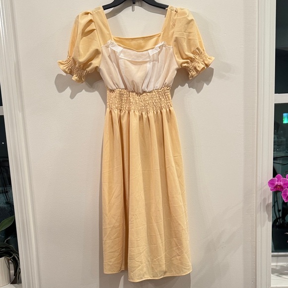 Dresses & Skirts - Chic Yellow Midi Dress with Smocked Waist